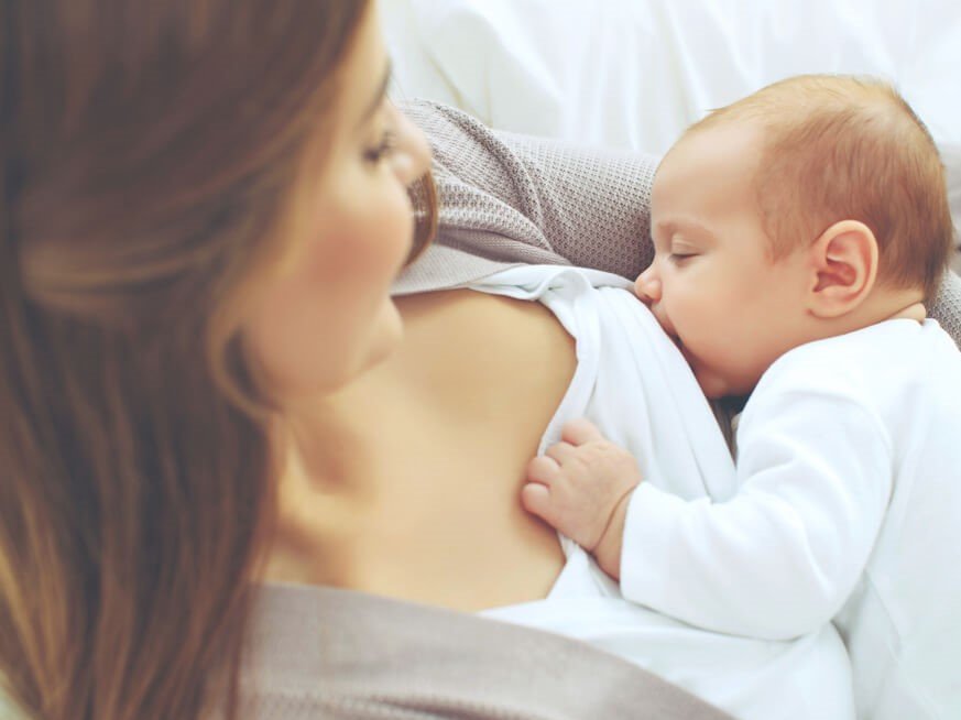 Tvar prsou a kojení po augmentaci